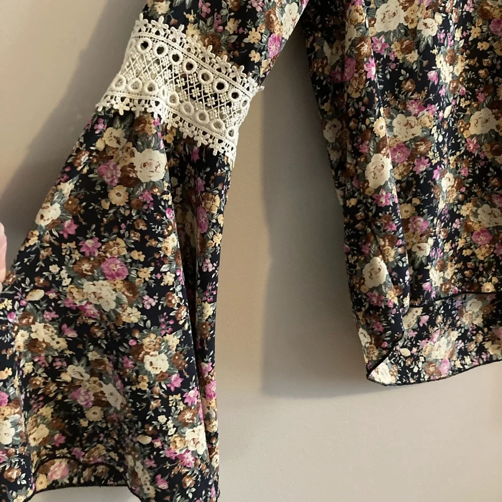 $3❤️Bundled I.Joah Blouse - Picture 4 of 6